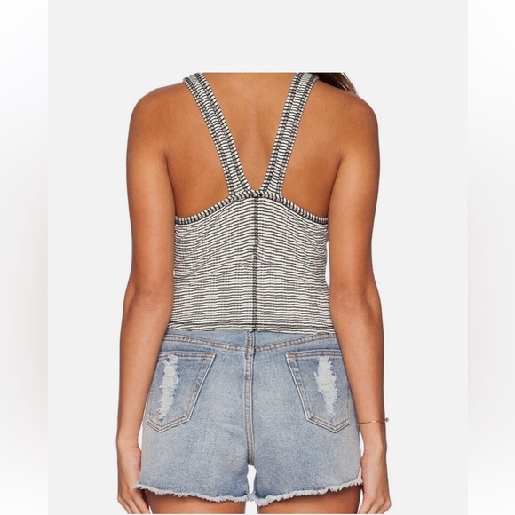 Textured Crop Tank - Picture 2 of 6